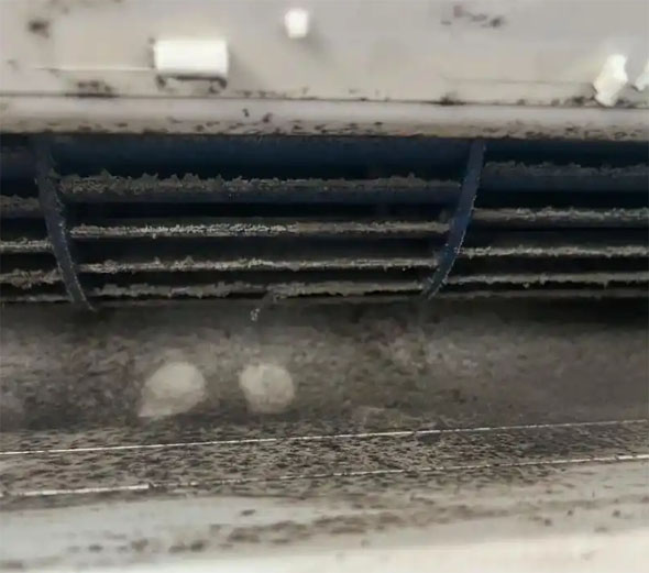 西固空调吹的风有股烧焦味是怎么回事